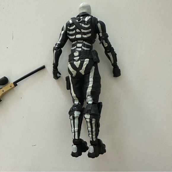Fortnite Skull Trooper 7" and Gun Posable Action Figure Join - Picture 3 of 6